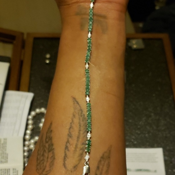 9.1 gram Genuine Emerald and Silver Bracelet - Picture 4 of 5